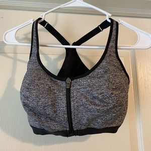 VS knockout front-close sport bra 36